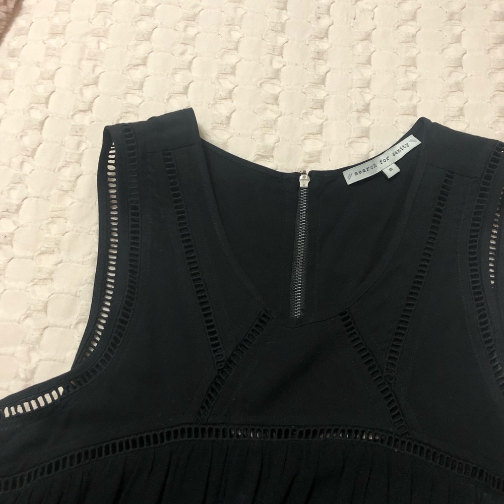 Beautiful top - Picture 3 of 5